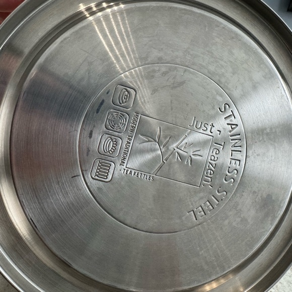 2.5L teapot. Has been used but good condition - Picture 5 of 5